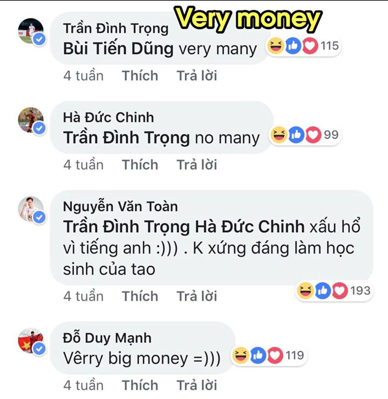 Đình Trọng chăm chỉ thực hành tiếng Anh khi nói chuyện cùng đồng đội. (Ảnh: Fandom Owker)