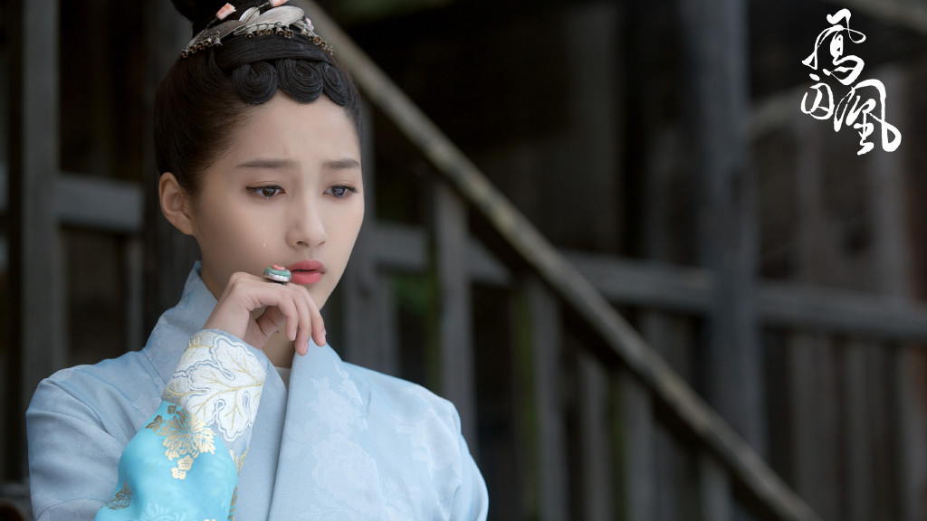 Không những bị tạo hình dìm...