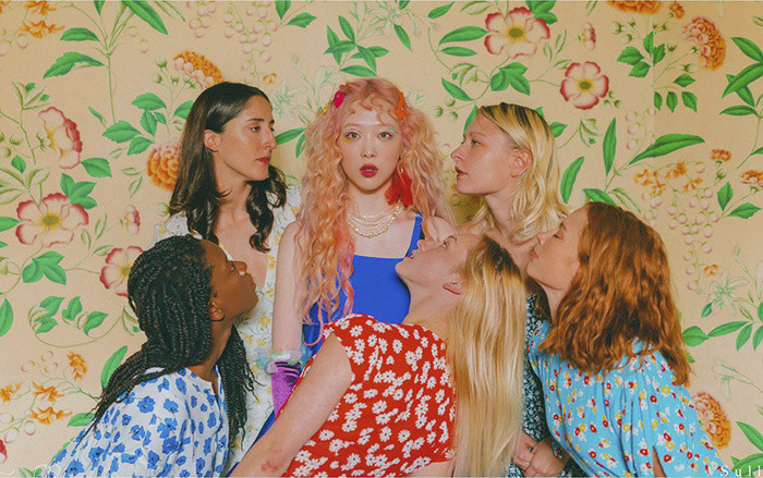 Động thái lần này của Kakao Corp. được cho là có liên quan tới cái chết của nữ thần tượng Sulli.