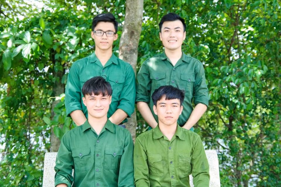 Chàng trai quân sự của các cô gái đây rồi!