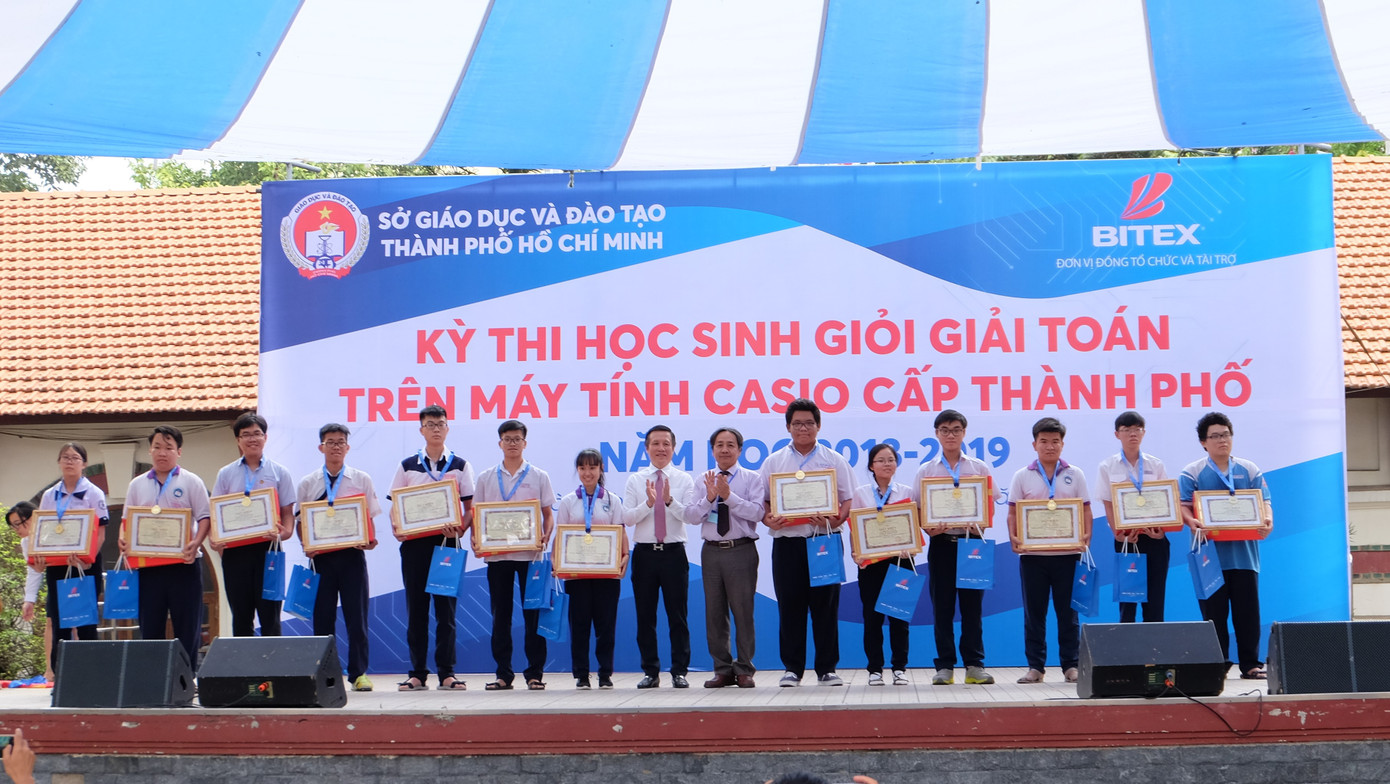 Bên cạnh đó, cơ cấu giải thưởng cũng vô cùng hấp dẫn với tổng giá trị lên đến 400 triệu đồng bao gồm 90 giải Nhất, 180 giải Nhì, 270 giải Ba.