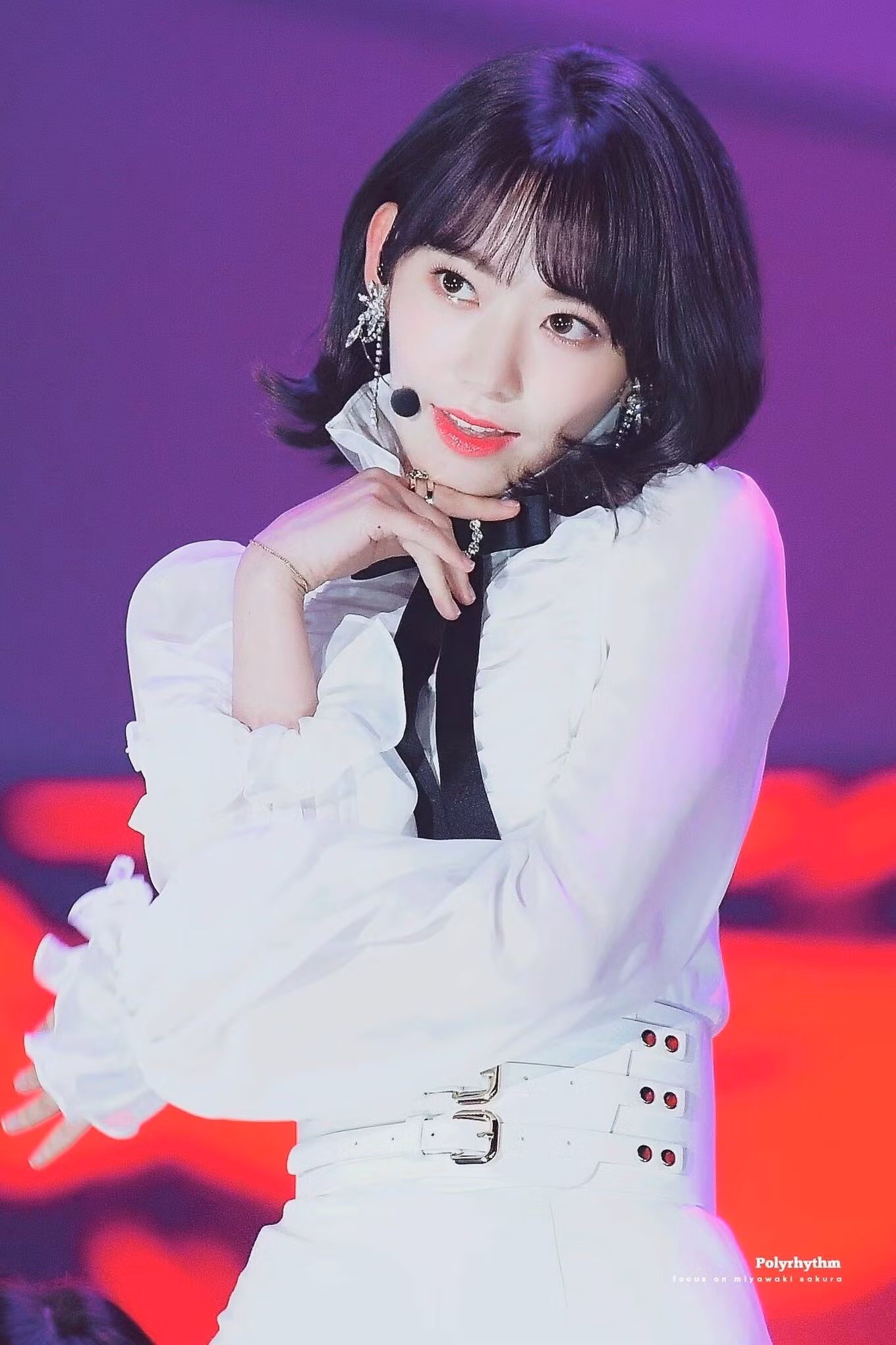 Mỗi lần Sakura (IZONE) trình diễn, người hâm mộ khó có thể rời mắt khỏi cô nàng.