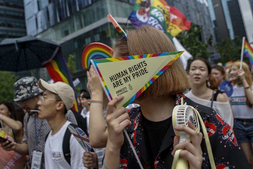 Giới trẻ Hàn xuống đường ủng hộ cộng đồng LGBT. Ảnh: Getty Giới trẻ Hàn xuống đường ủng hộ cộng đồng LGBT. Ảnh: Getty