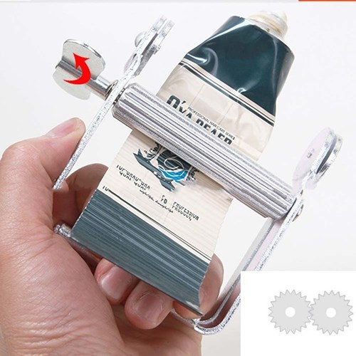 Dụng cụ lấy kem đánh răng.