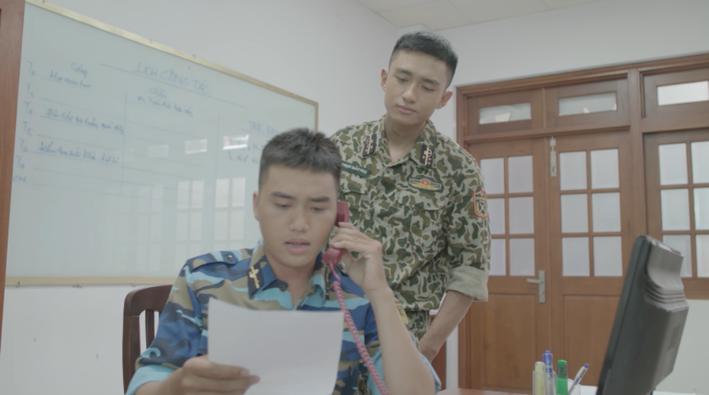 "Hậu duệ Mặt Trời" hé lộ phân cảnh "thót tim" khi bác sĩ Phương lao xe xuống vách núi ảnh 2