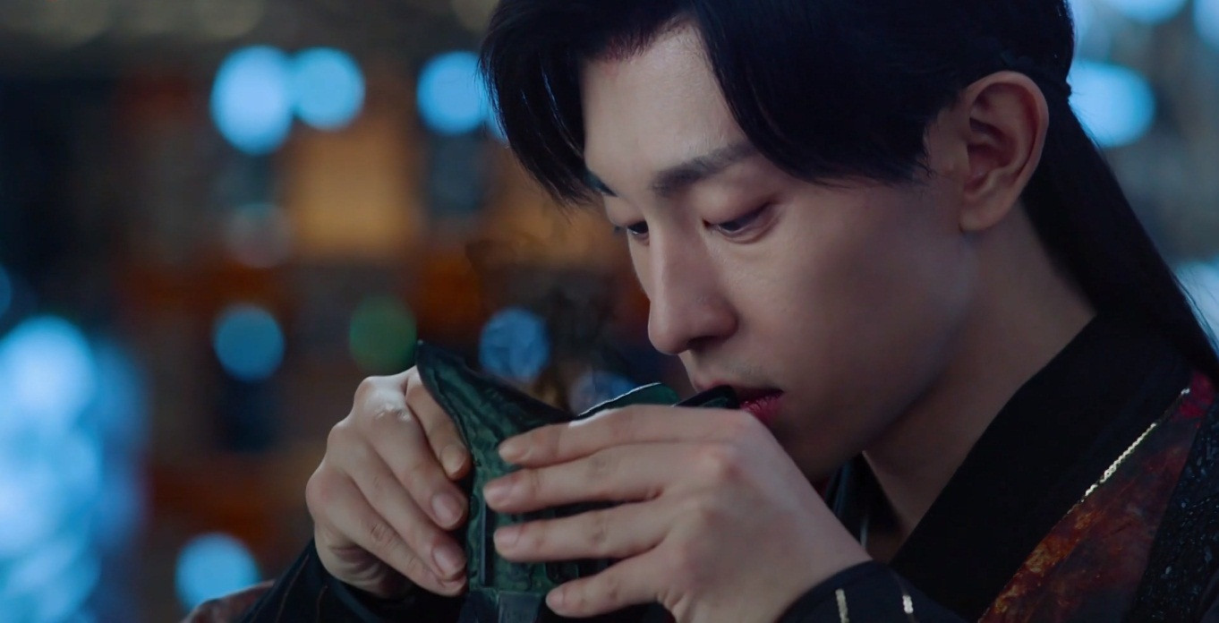 Húc Phượng quyết định từ bỏ Thiên giới, ở lại Ma giới và trở thành Ma Tôn.