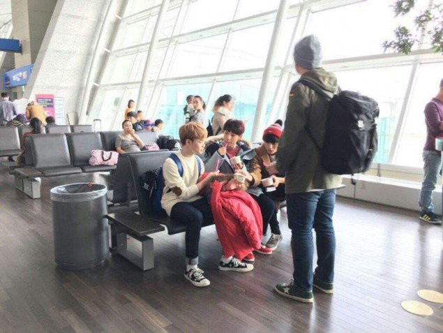 Phải thần kinh thép lắm mới ngồi ăn kem ngon lành thế này được đấy