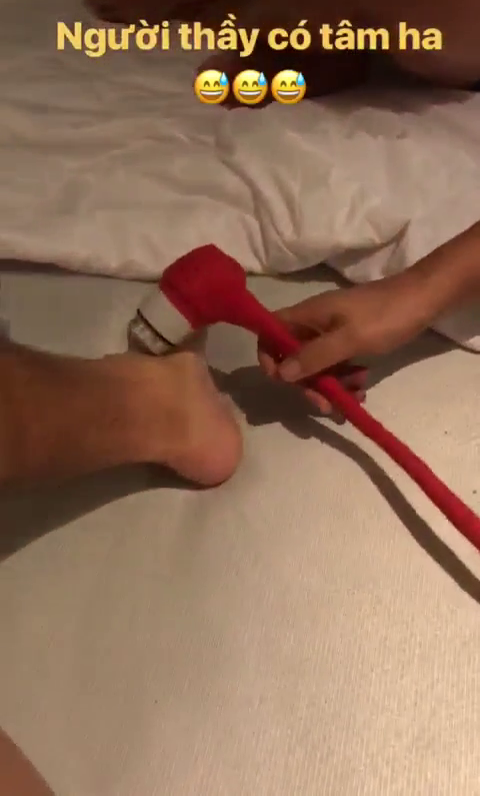 Đình Trọng từng hào hứng chia sẻ hình ảnh chăm sóc đầy tận tâm của người thầy.