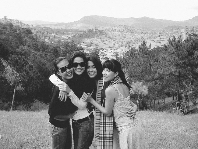 Quen biết và trở nên thân thiết với nhau từ năm 2007, tới nay hội bạn thân 4 người gồm Tăng Thanh Hà, Thân Thuý Hà, Bùi Việt Hà và Thùy Trang (vợ ca sĩ Phạm Anh Khoa) đã có 12 năm cùng nhau vượt qua bao thăng trầm trong cuộc sống.