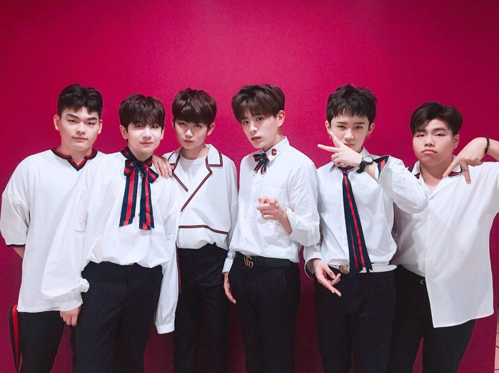 Nhóm nhạc trẻ TheEastLight.