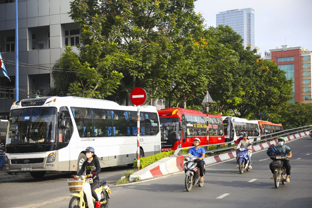 Đoàn xe xuất quân của trường ĐH Luật TP.HCM sáng sớm nay (23/6) Đoàn xe xuất quân của trường ĐH Luật TP.HCM sáng sớm nay (23/6)