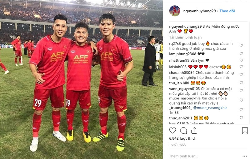 Dòng trạng thái "mặn hết phần thiên hạ" của Huy Hùng. Dòng trạng thái "mặn hết phần thiên hạ" của Huy Hùng.