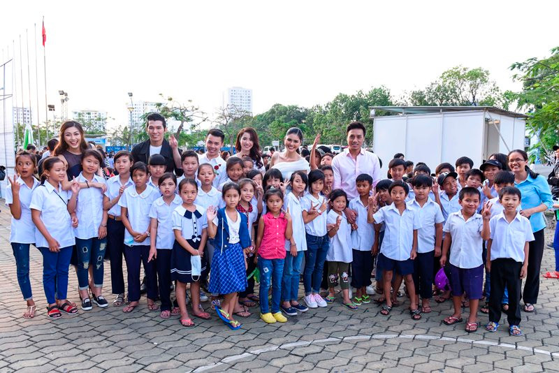 Dàn sao Việt hào hứng đưa con đi xem chương trình nghệ thuật "Disney on Ice" ảnh 1