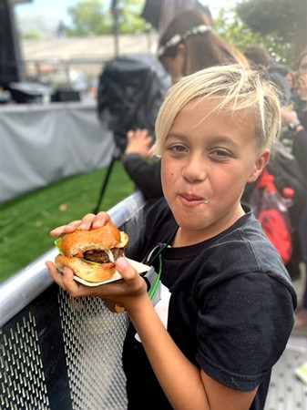 Ryan Kyote – cậu bé hào phóng đã trả hết nợ cho các bạn cùng lớp.