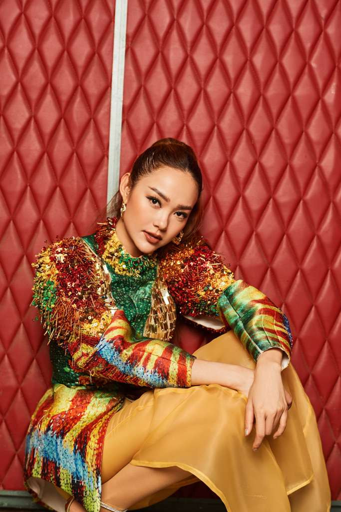 Lần trở lại này, Minh Hằng sẽ nhận được sự hỗ trợ của Universal Music Group trong việc phát hành sản phẩm ra quốc tế. Dự kiến MV Niềm tin trong ta sẽ chính thức ra mắt trên kênh YouTube của Minh Hằng vào lúc 8g tối ngày 22/3 tới đây. Lần trở lại này, Minh Hằng sẽ nhận được sự hỗ trợ của Universal Music Group trong việc phát hành sản phẩm ra quốc tế. Dự kiến MV Niềm tin trong ta sẽ chính thức ra mắt trên kênh YouTube của Minh Hằng vào lúc 8g tối ngày 22/3 tới đây.