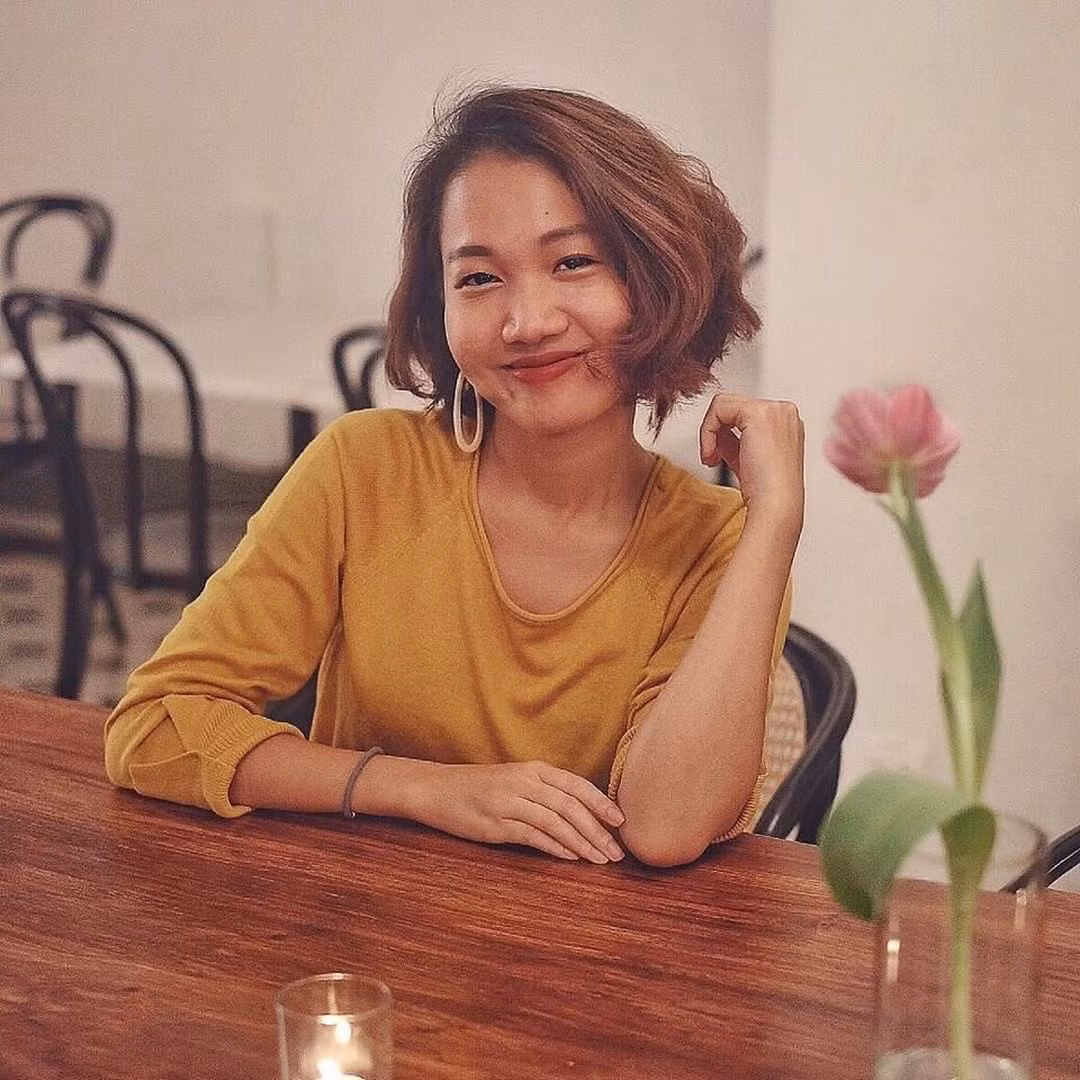 Debbie Bùi - cô gái cuối cùng trong hội độc thân gây sốt Instagram. Điểm khiến ai cũng yêu mến Debbie Bùi chính là nụ cười tươi rói. Đặc biệt, Debbie Bùi cũng là cô nàng có thể biến hóa mọi phong cách, khi thì dịu dàng, dễ thương, lúc lại lạnh lùng và cực ngầu.