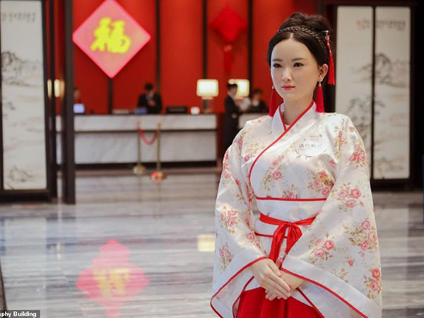 Vì quá giống người thật, nhiều thực khách đã không nhận ra Madame Wei là một robot.