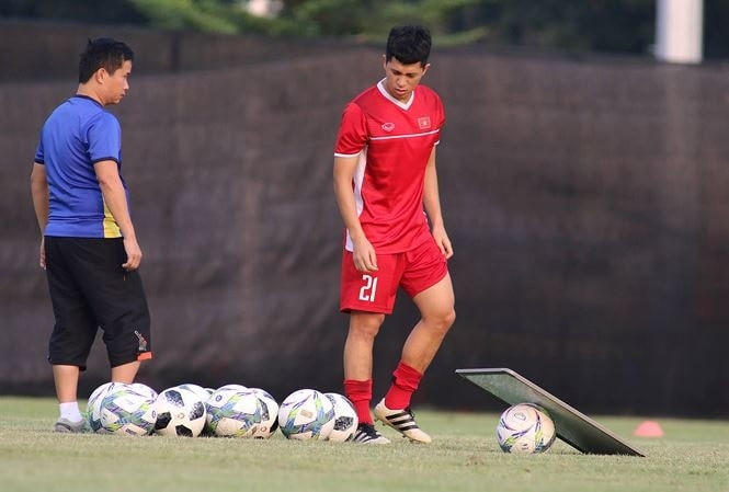 Đình Trọng cần được nghỉ ngơi để có thể hồi phục tốt nhất và tránh tối đa những hệ quả xấu của chấn thương.