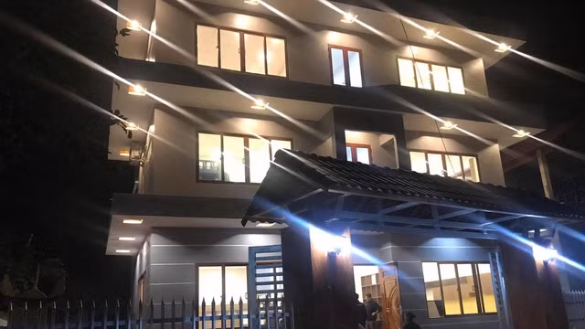 Đức Chinh xây nhà tặng mẹ và em gái, Tiến Linh để dòng trạng thái khẳng định "Gia đình là số một".