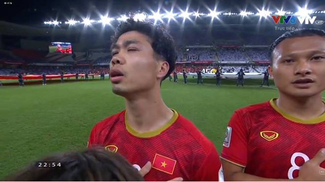 Hình như Công Phượng của chúng ta có thù hằn gì với camera rồi...