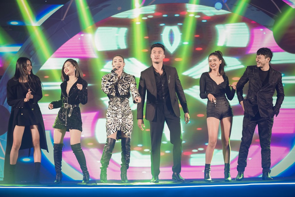 Minh Hằng với ca khúc Niềm tin trong ta cùng với sự xuất hiện của dàn học trò The Face.