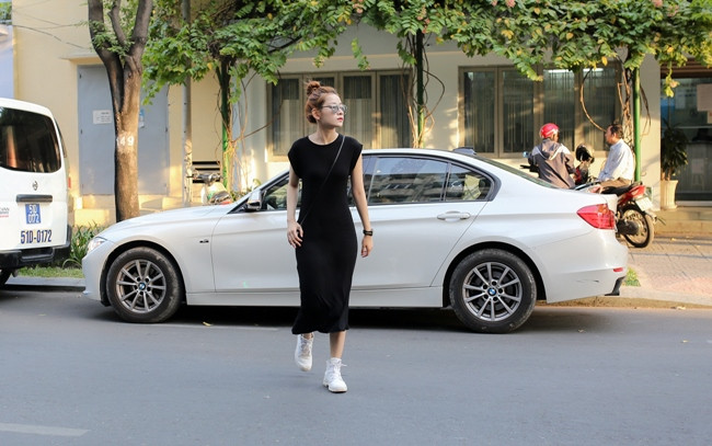 Trước đó, Chi Pu từng tự thưởng cho bản thân chiếc xế hộp BMW trị giá gần 2 tỷ vào năm 2015.