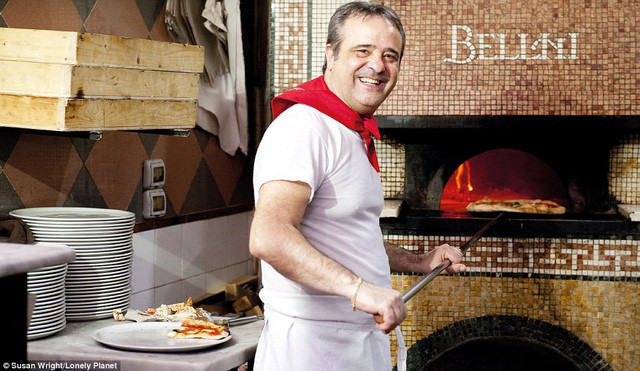 Pizza margherita ăn ở thành phố Naples (Ý) đứng ở vị trí thứ 9.