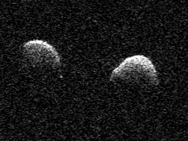 Bức ảnh rõ nhất mà NASA chụp được hành tinh đôi 2017 YE5.