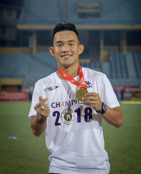 Cầu thủ trẻ Nguyễn Hồng Sơn.