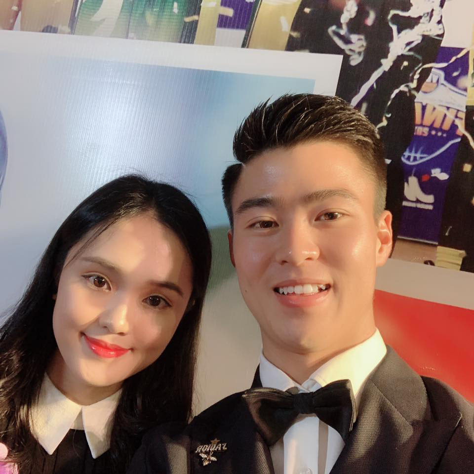 Ảnh đại diện của Duy Mạnh là hình ảnh chụp cùng bạn gái.