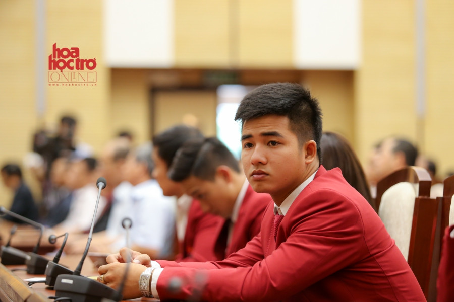 Dàn hot boy, hot girl "hội ngộ" trong Lễ khen thưởng VĐV SEA Games xuất sắc tại Hà Nội ảnh 9