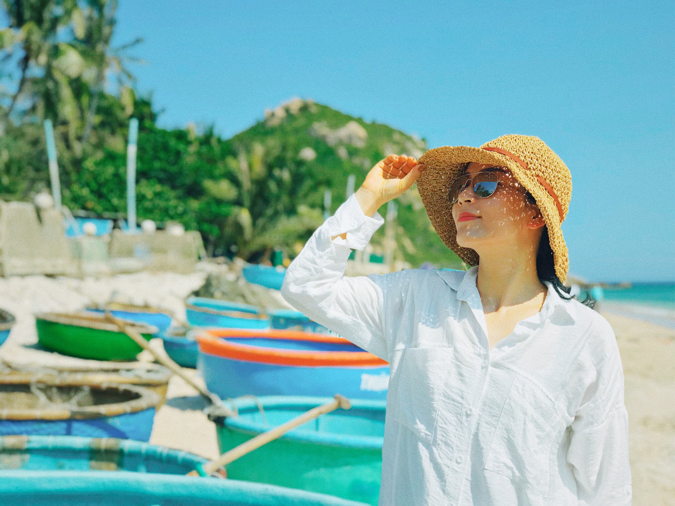 Nắng vàng, cát trắng, biển xanh, xốc ba lô lên và đi nào!