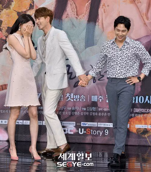 Yoona (SNSD) xinh như công chúa, khoe lưng trần táo bạo trong buổi họp báo phim “The King loves” ảnh 8 Yoona (SNSD) xinh như công chúa, khoe lưng trần táo bạo trong buổi họp báo phim “The King loves” ảnh 8