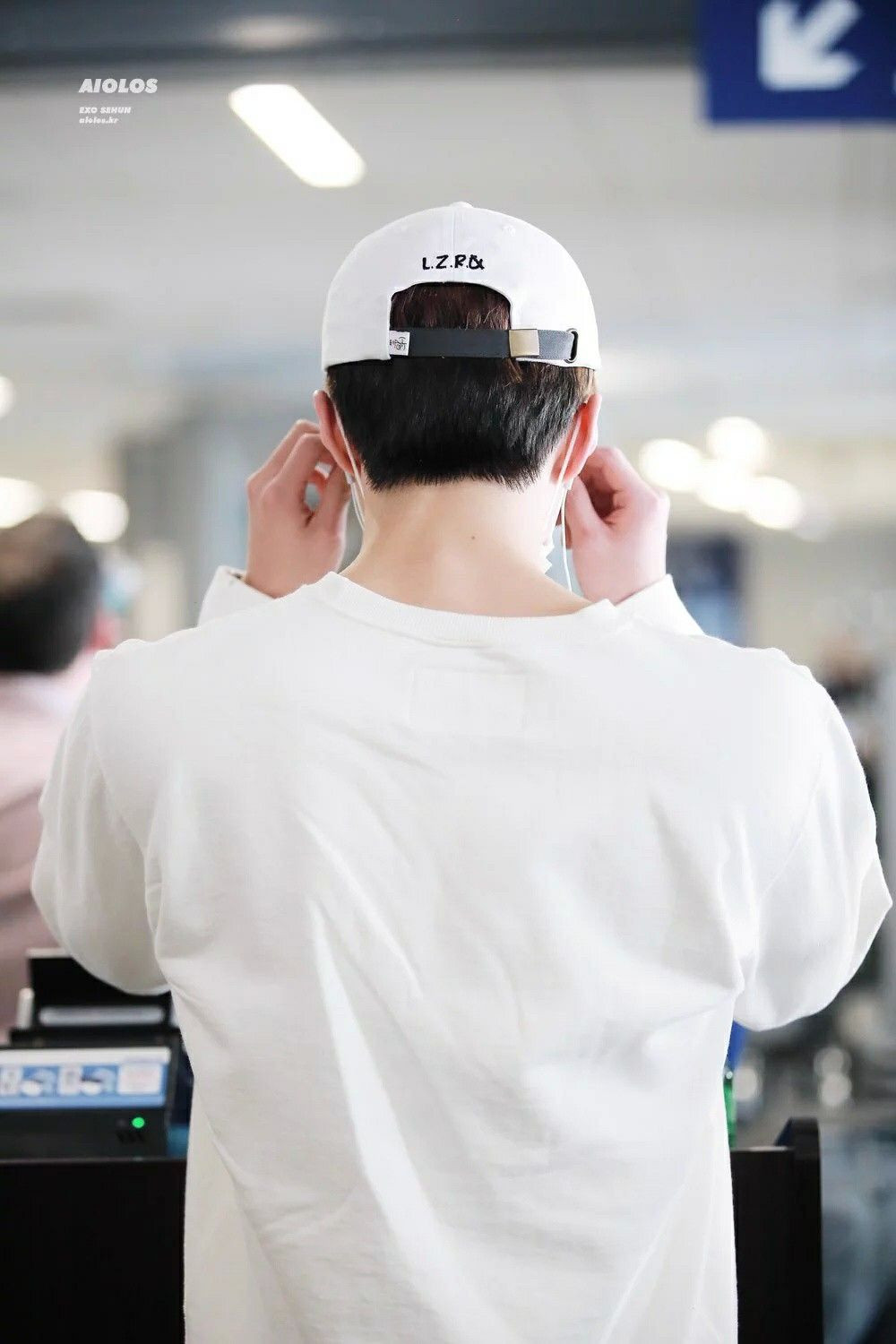 Sehun (EXO) luôn khiến các fan muốn được ngắm nhìn từ phía sau như thế này.