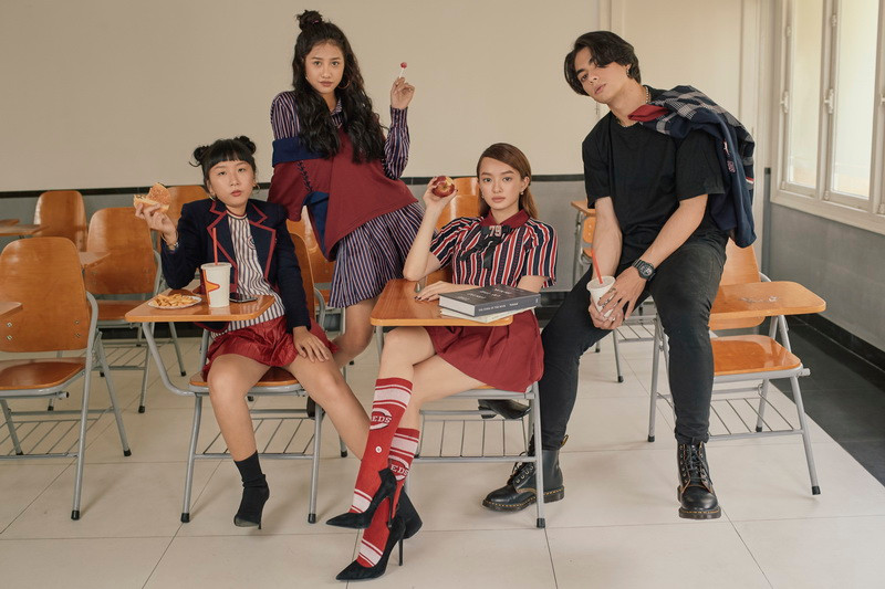 Ngoài những chuyến du lịch, dã ngoại cùng nhau, hội bạn thân "thừa muối" này cũng thường xuyên có nhiều dự án chung như chụp ảnh thời trang, đóng phim.