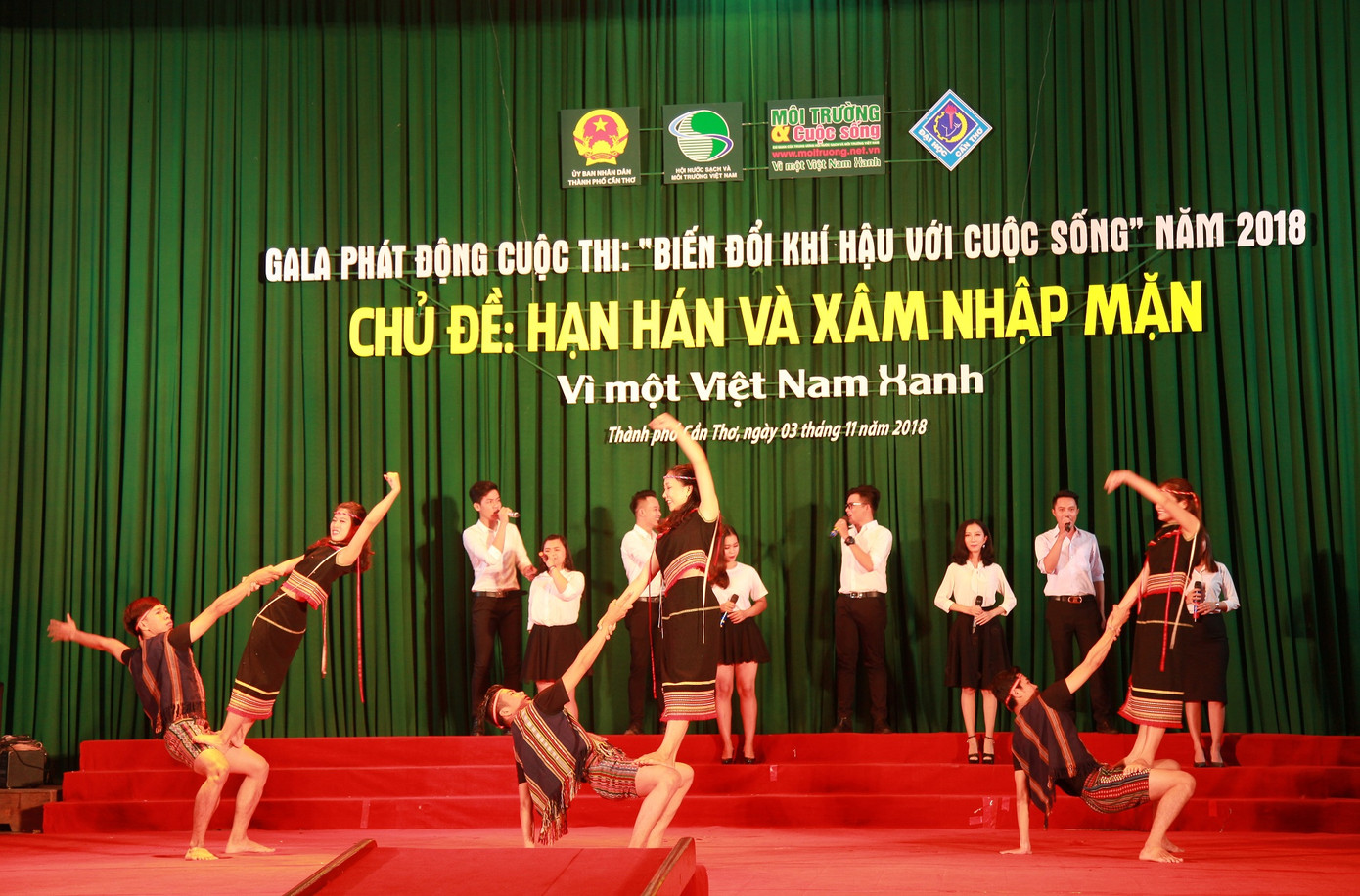 Những tiết mục văn nghệ hấp dẫn đến trong buổi lễ phát động cuộc thi.