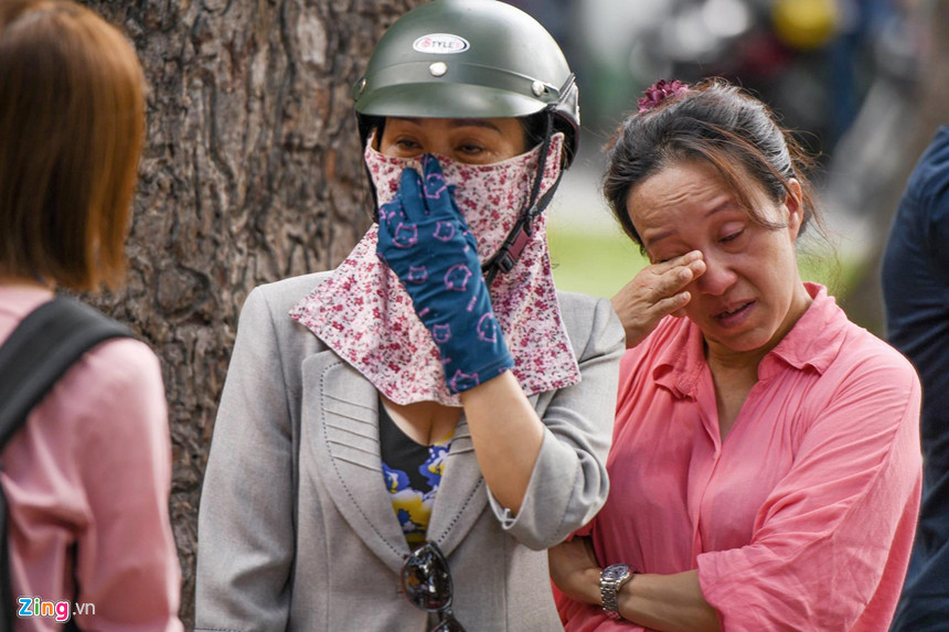 Những ngày con đi thi, cha mẹ cảm thấy lo lắng, hồi hộp không kém.