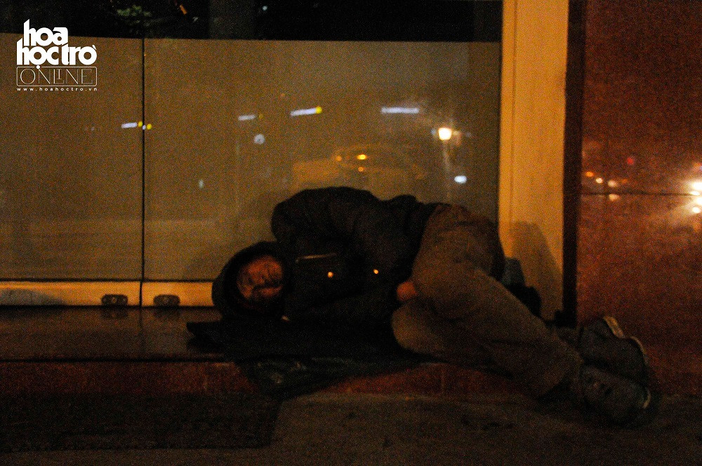 Trong cái giá rét đêm đông, không phải ai cũng được tận hưởng cảm giác ấm áp, sum vầy.