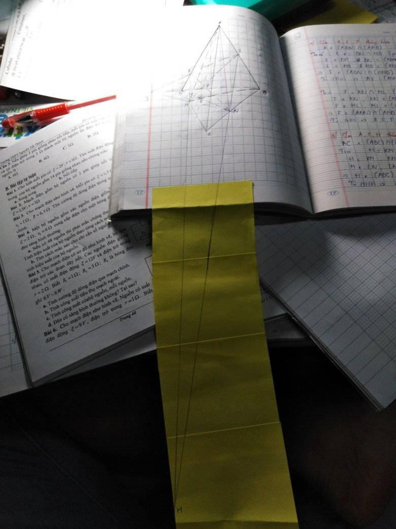 Hình học không gian thì không có gì phải bàn cãi. (Ảnh: Mai Phạm)