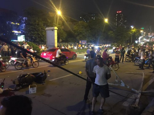 Khởi tố vụ khung sắt công trình đè chết cô gái đi đường. Ảnh: Dân Việt.