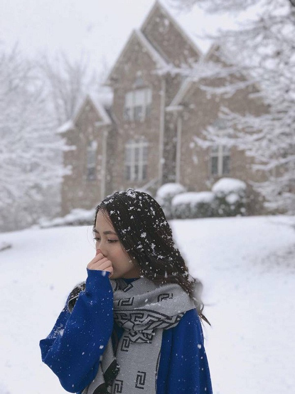 Bạn gái anh chàng rất xinh đẹp, quyến rũ.