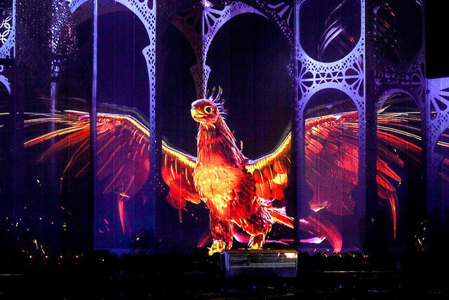 Các công nghệ chiếu sáng hiện đại đã được sử dụng để tạo thành những “bữa tiệc ánh sáng” rực rỡ sắc màu.