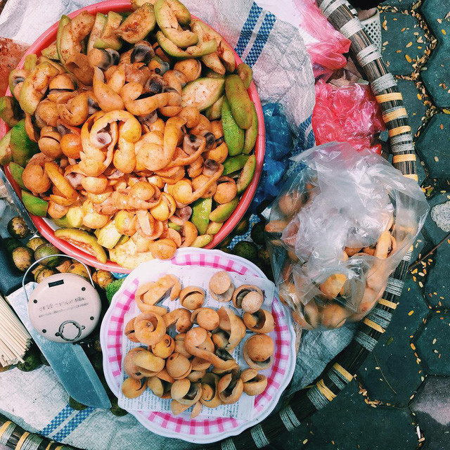 Từ lâu sấu chín đã trở thành một món quà vặt đặc trưng của người dân Bắc Bộ đặc biệt là ở Hà Nội. Ảnh: @xuanle