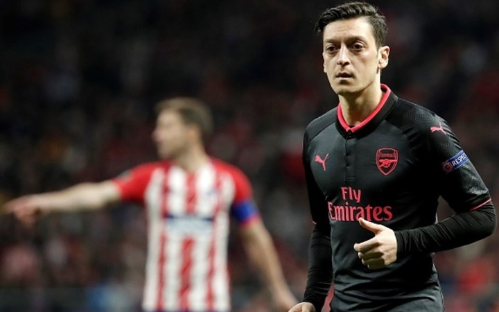 7. Mesut Oezil (Arsenal) 18,2 triệu Bảng/năm.