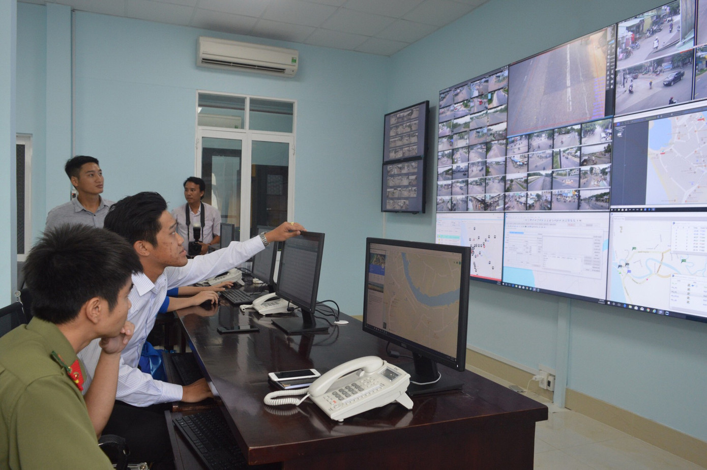 Từ ngày 1/8, trung tâm điều hành thành phố thông minh Phú Quốc chính thức tiếp nhận và xử lý các tin nhắn, thông tin do nhân dân cung cấp