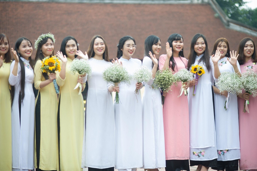 9X sở hữu gương mặt xinh đẹp, đường nét hài hòa.