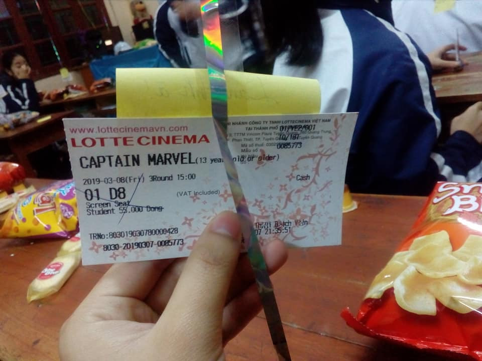 “Bao rạp” tặng vé xem phim cho tất cả các bạn nữ trong lớp