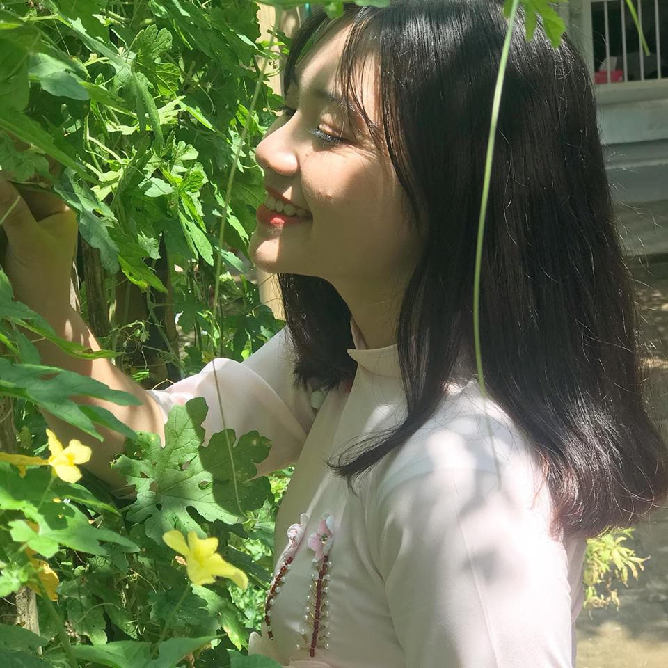 Ở ngoài đời, cô bạn cũng được khen là góc nghiêng thần thánh đấy nhỉ!