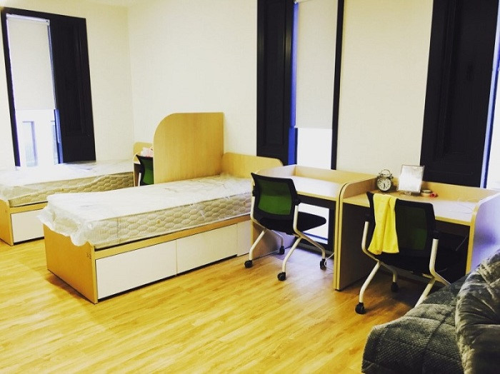 Những phòng dành cho 3-4 người ở có diện tích rộng hơn. Không gian thông thoáng, đảm bảo chất lượng sinh hoạt cho sinh viên. Thậm chí, ký túc xá ĐH Nữ sinh Ewha còn được đánh giá sạch đẹp hơn khách sạn.