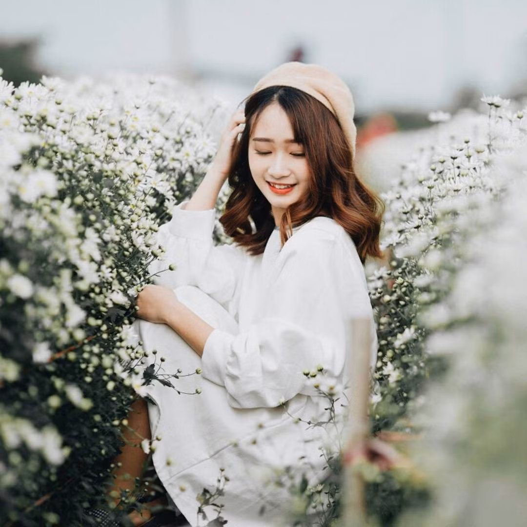 Những luống hoa ở vườn hoa Quảng Bá sẽ cho bạn một góc chụp "xịn xò". (Ảnh: IG @giangxubong1)